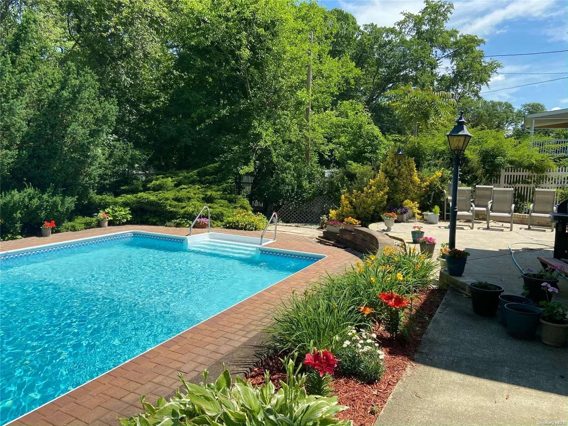 Photo of 42 Tanglewood Drive