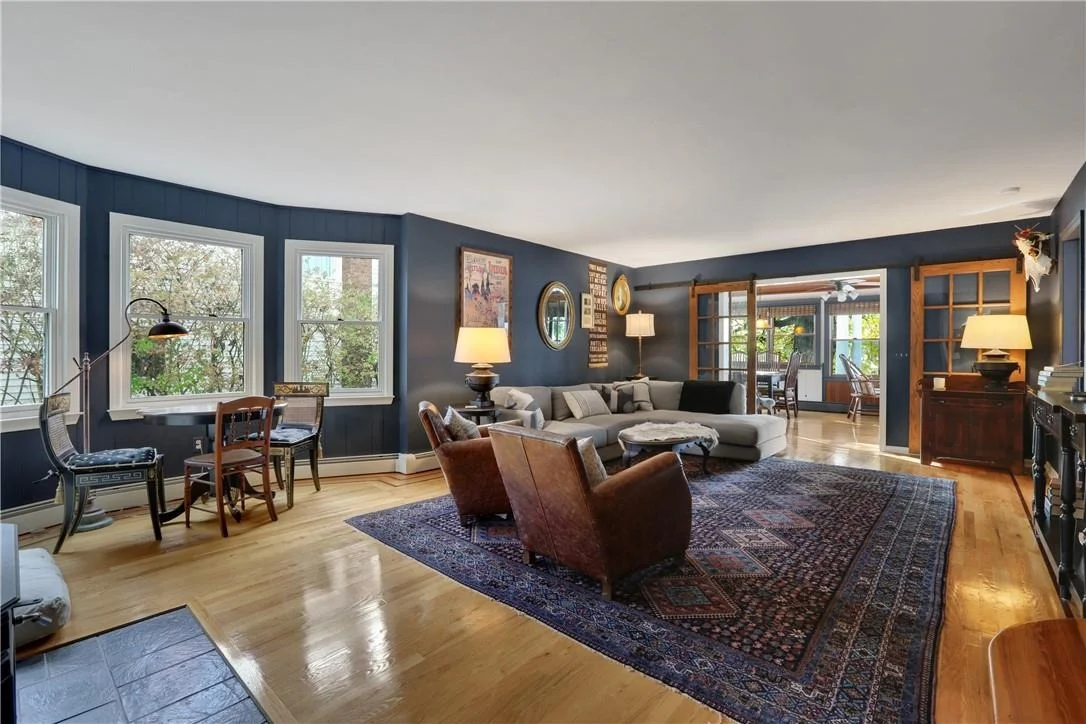 Photo of 323 Lakeside Road