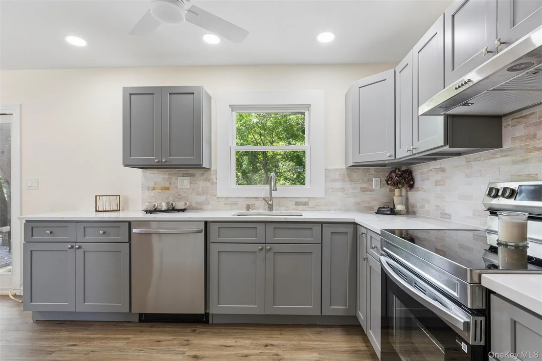Photo of 91 Circle Drive W