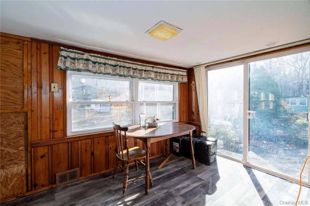 Photo of 802 Forest Glen Road