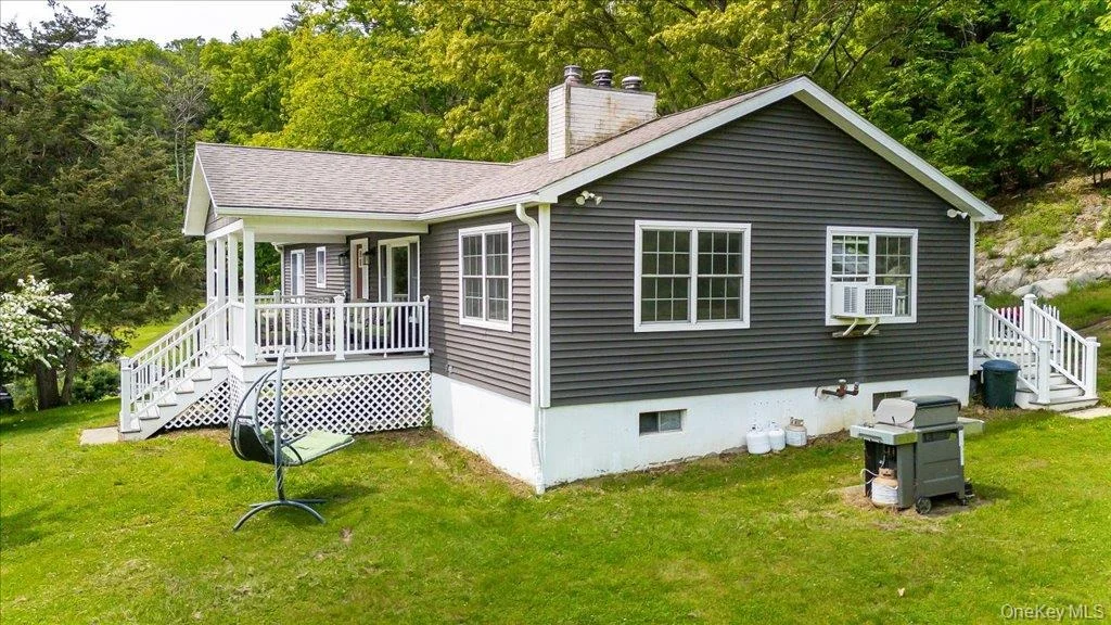 Photo of 553 Lake Road