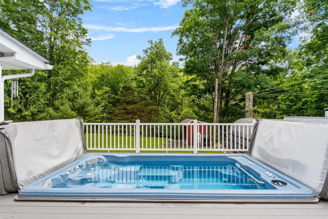 Photo of 440 Sprout Brook Road