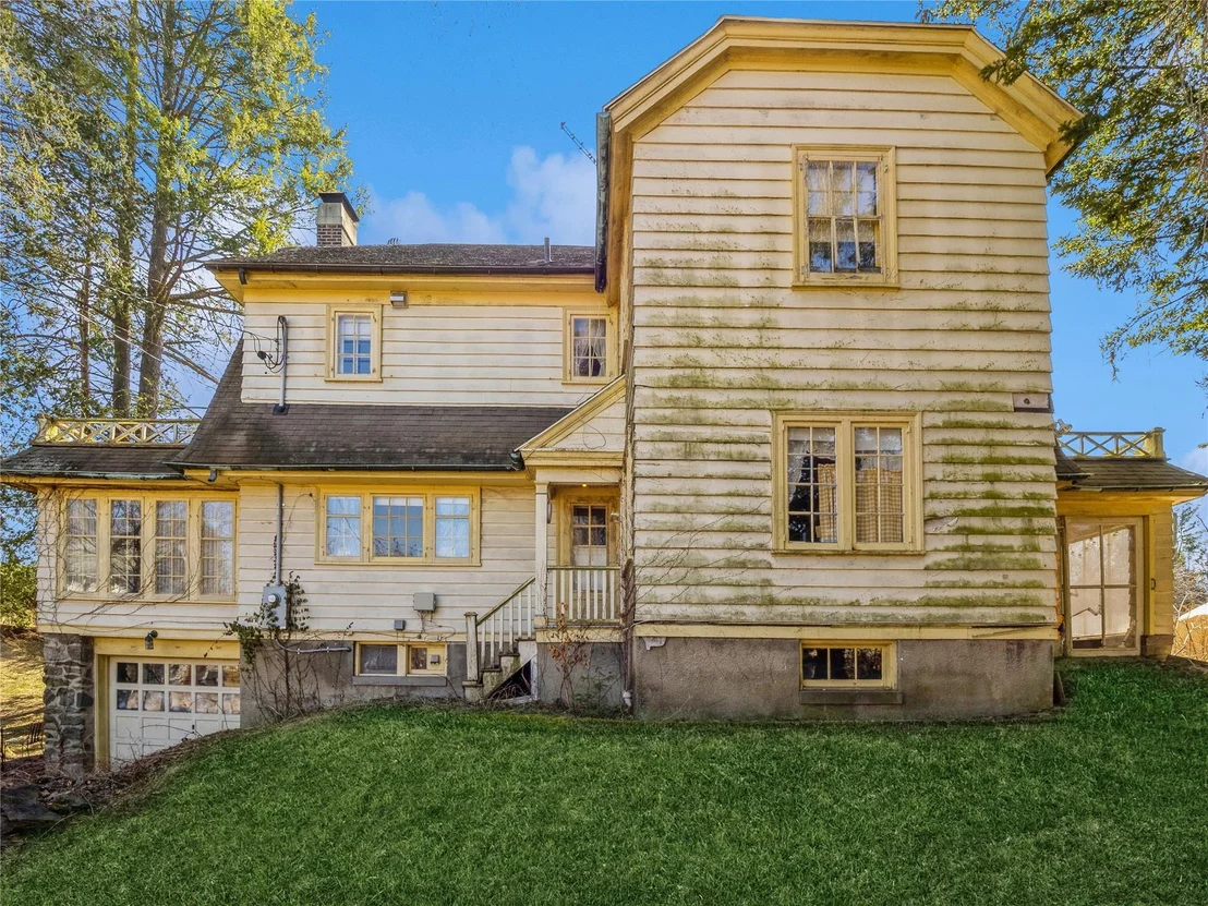 Photo of 20 Adriance Avenue
