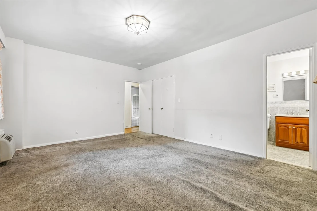Photo of Unit 1H at 72 Pondfield Road