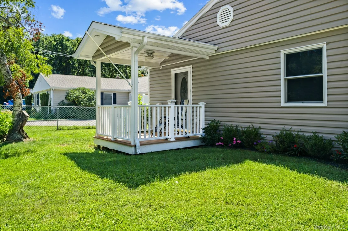 Photo of 469 Carnation Drive