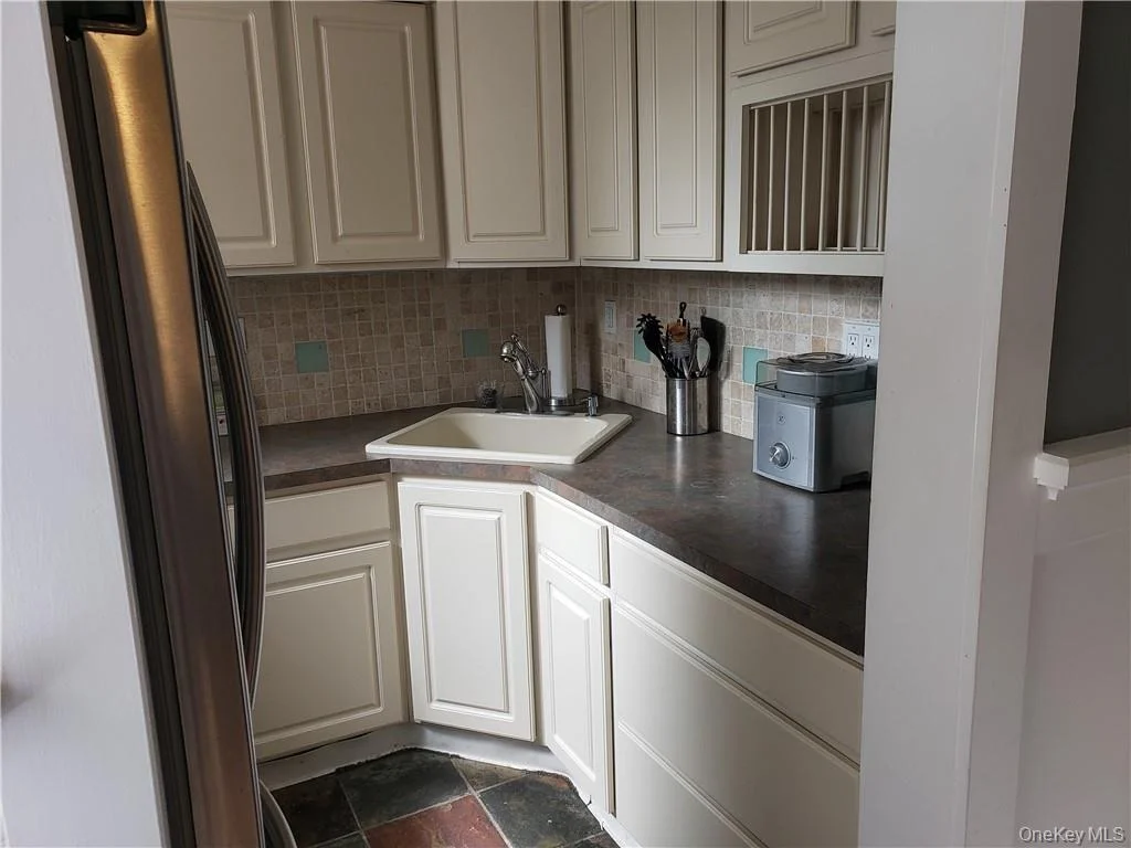 Photo of Unit 1C at 811 Bronx River Road