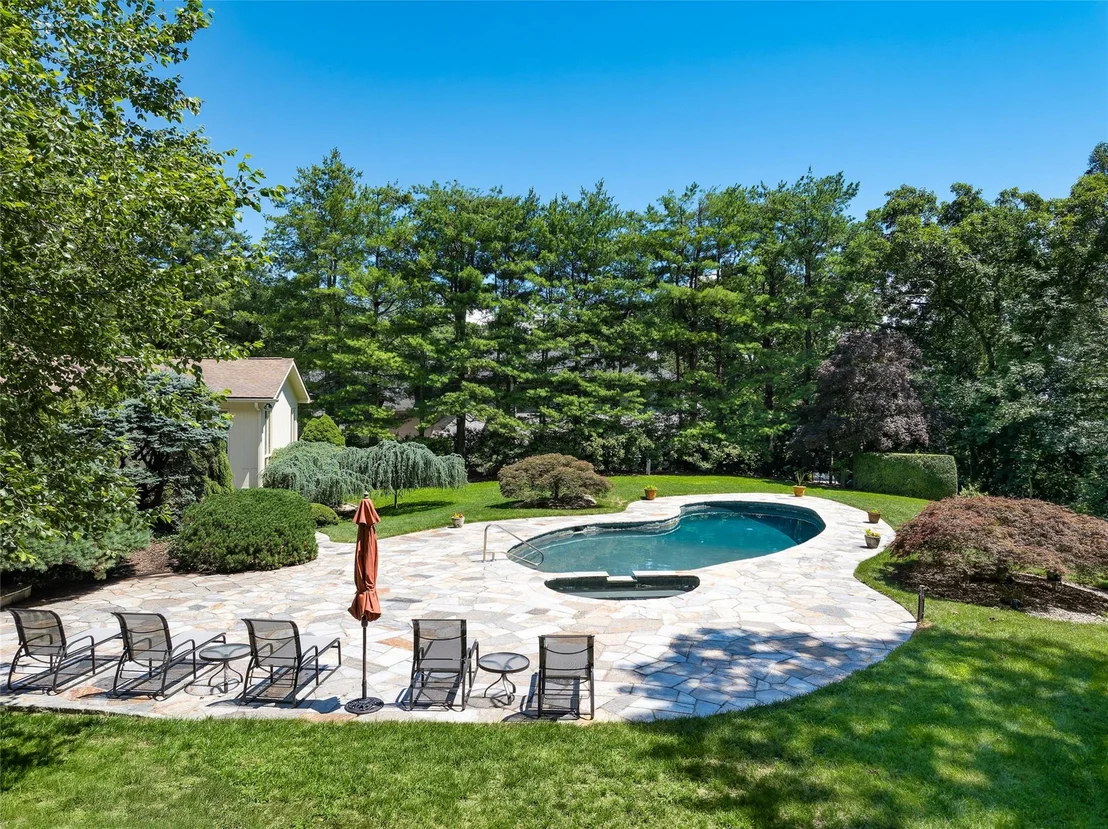 Photo of 10 Old Woods Drive