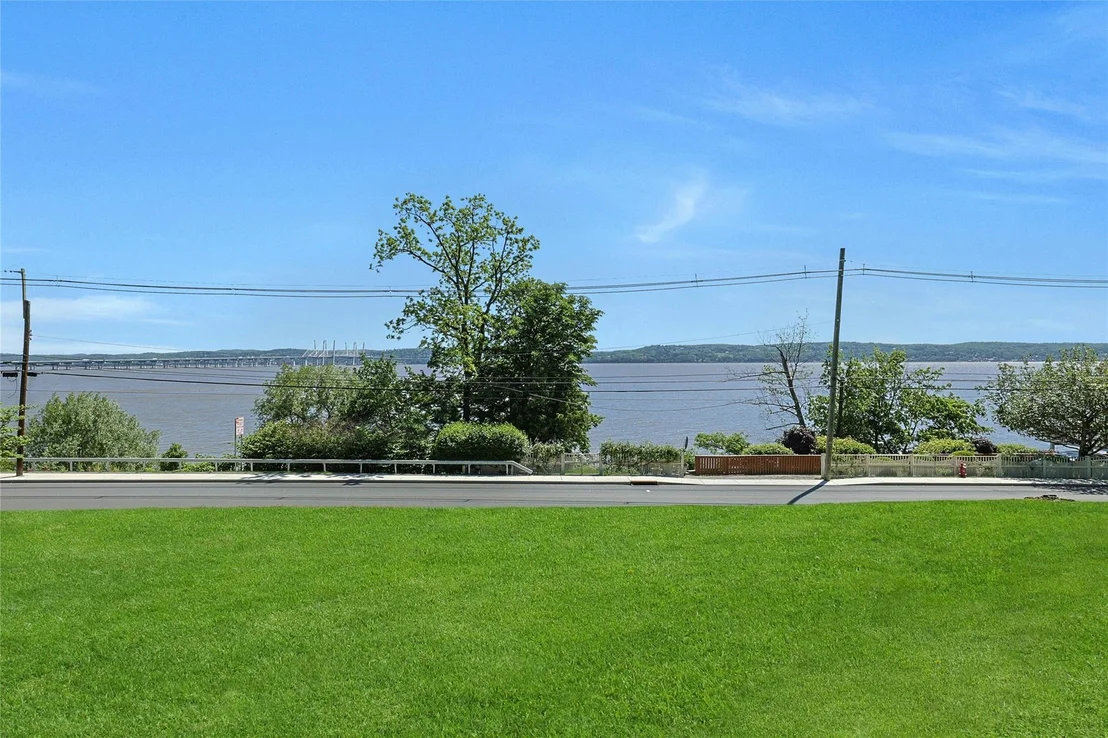Photo of 225 River Road