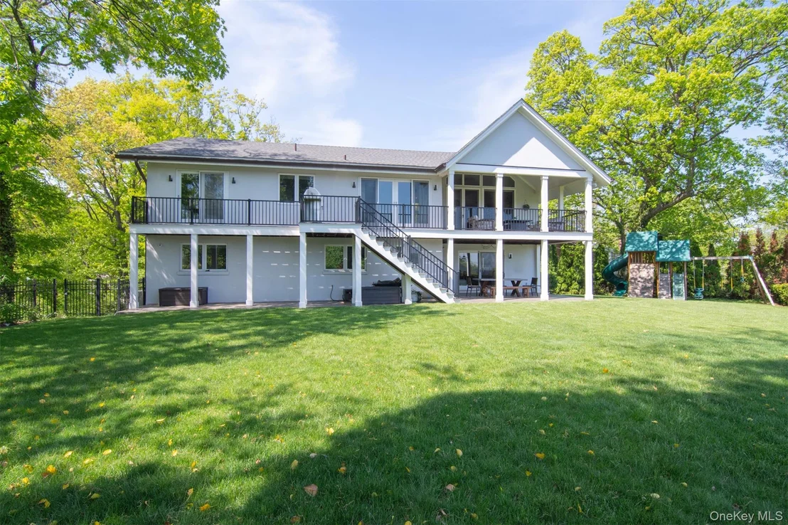 Photo of 8 Shoreview Circle