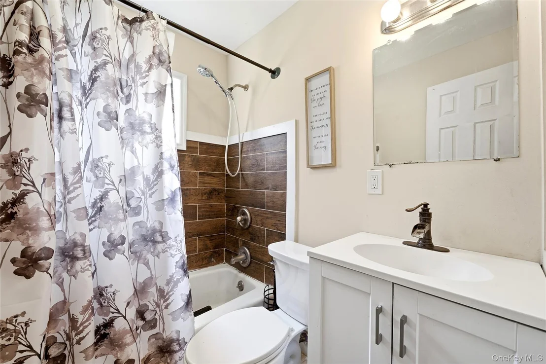Photo of 949 Taylor Avenue