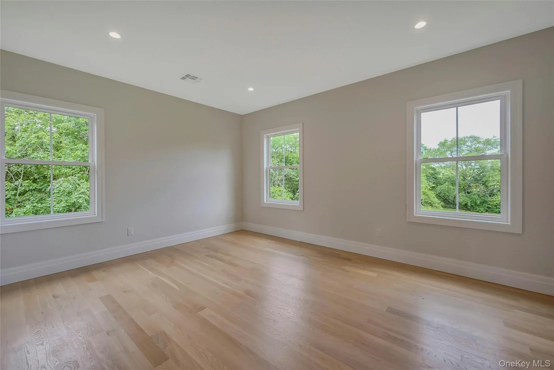 Photo of 107 Cedar Swamp Road