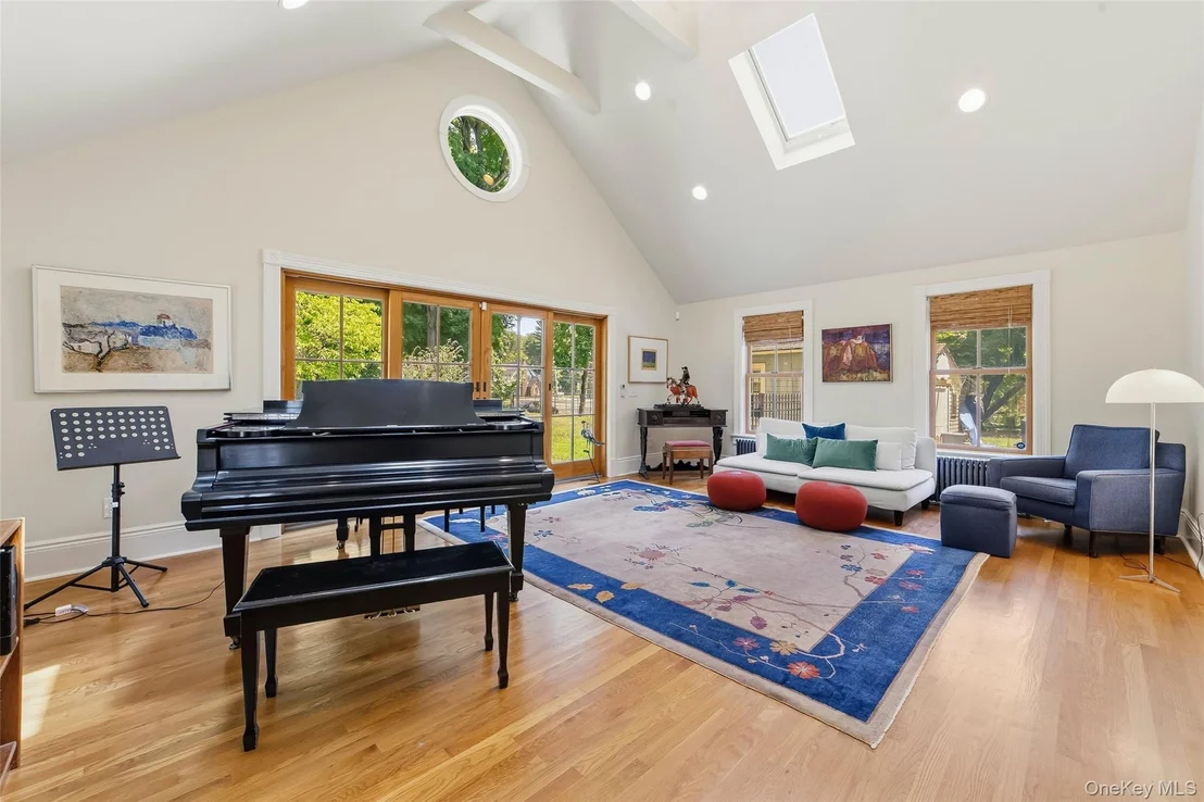 Photo of 215 Walnut Street