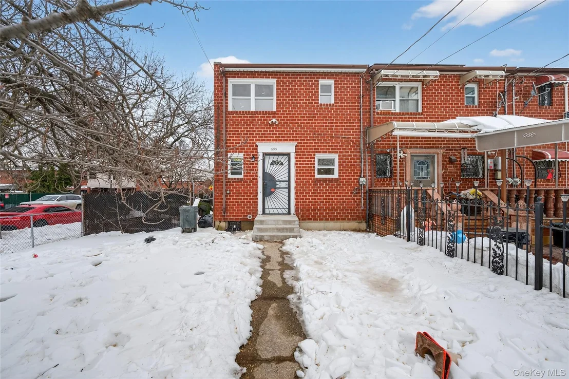 Photo of 699 Sackman Street