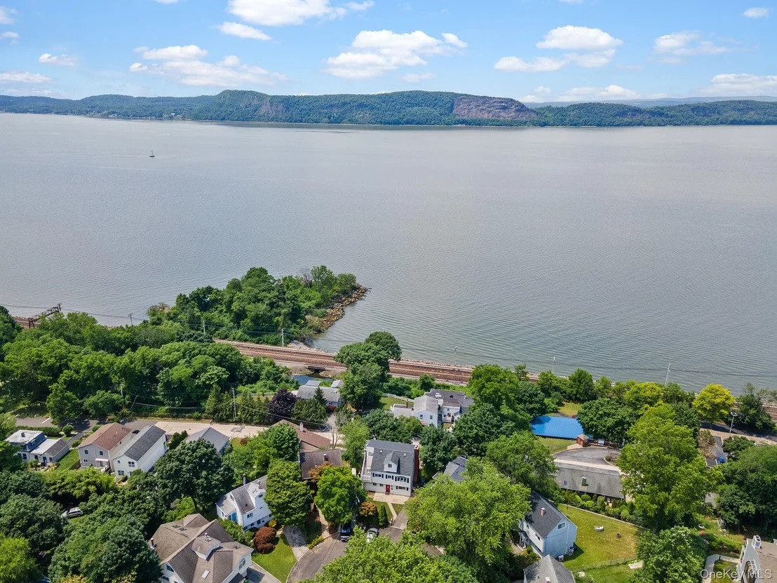 Photo of 12 Riverview Court