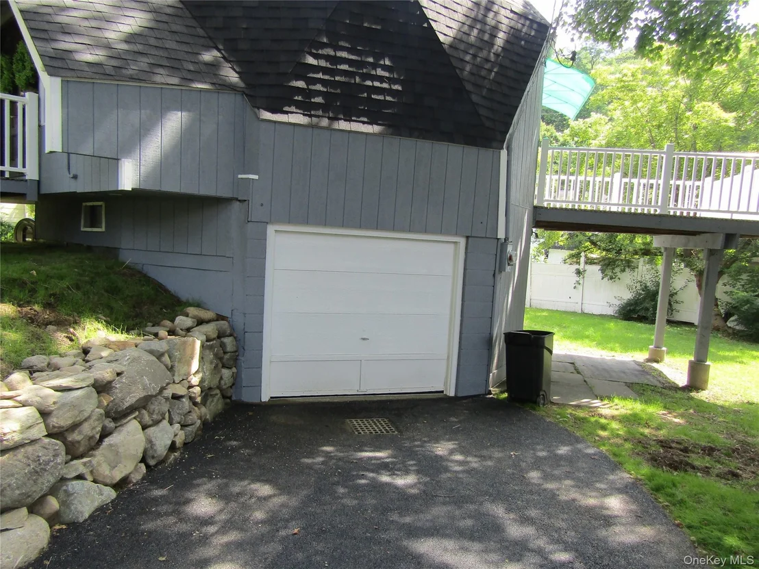Photo of 374 Sprout Brook Road