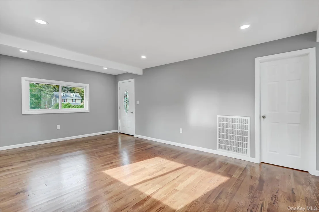 Photo of 239 Bayview Avenue