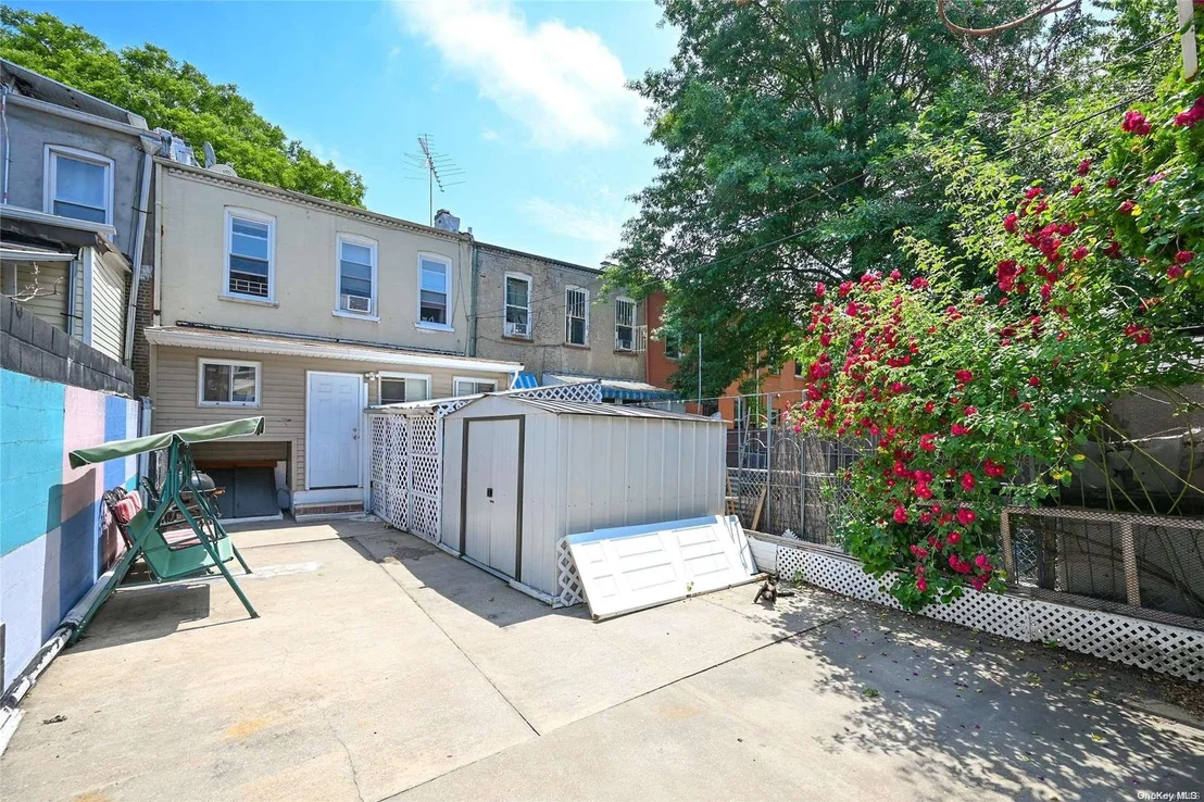 Photo of 468 Crescent Street