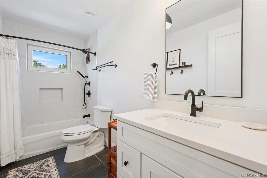 Photo of 660 Sutton Place