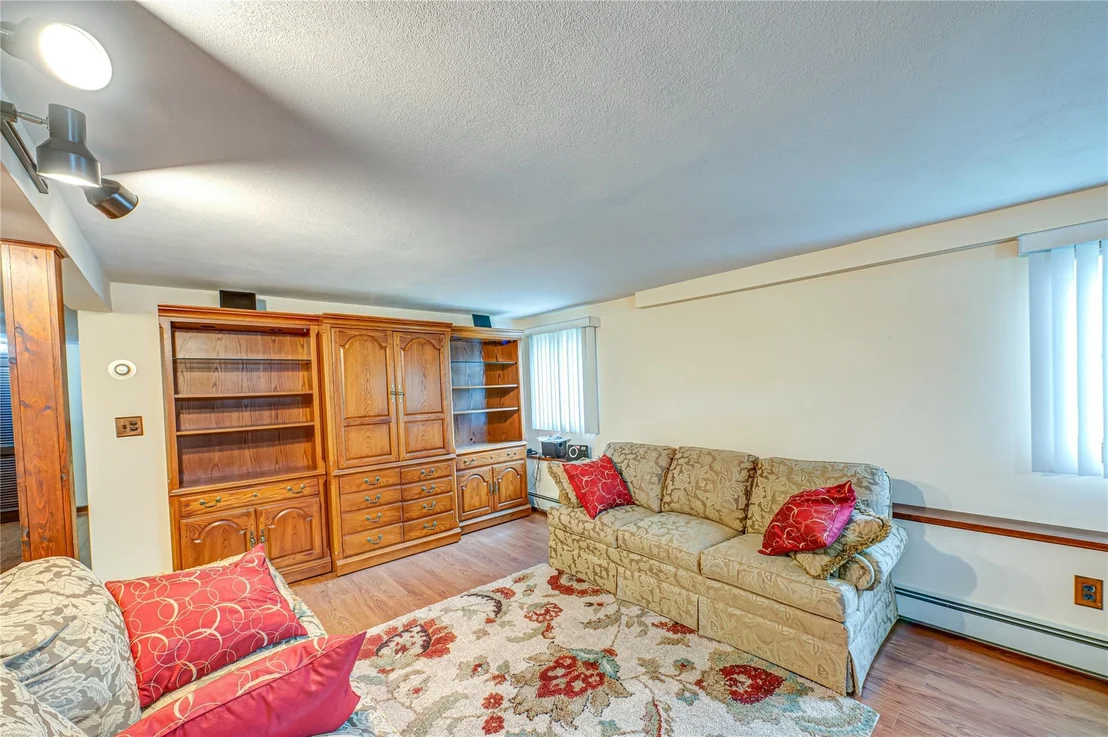 Photo of 50 West Hampton Road