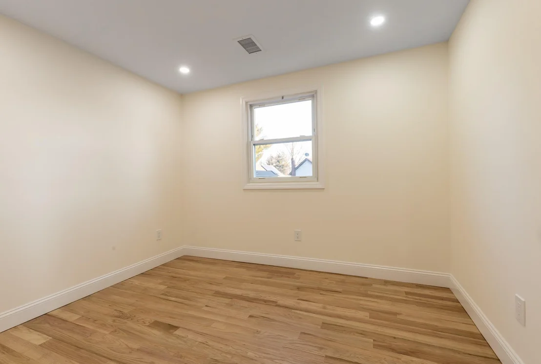 Photo of 916 Barth Drive