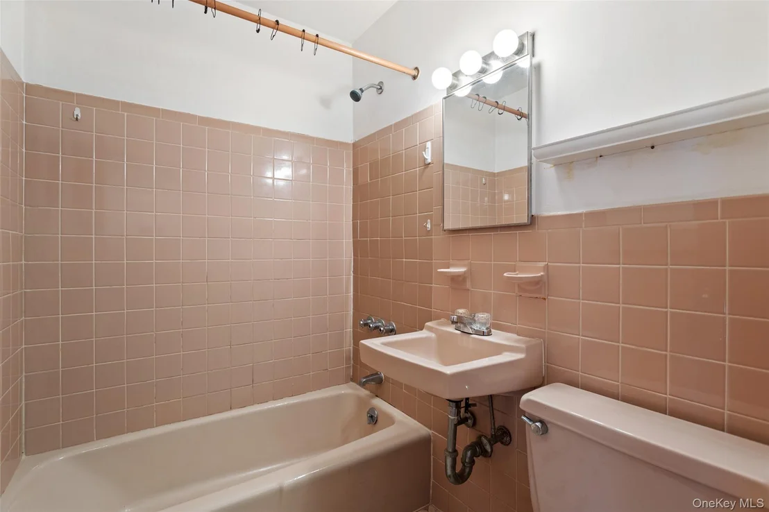 Photo of 180 Bradford Avenue