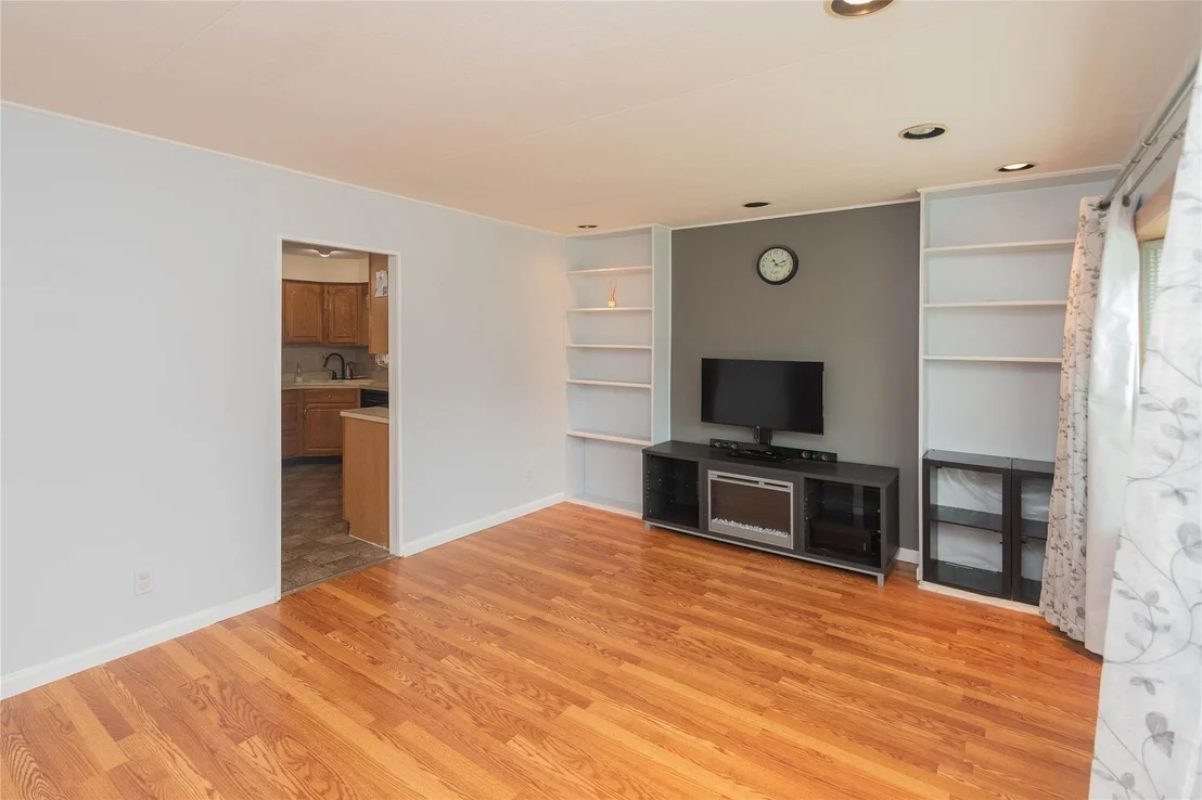 Photo of 31 Peter Cooper Drive