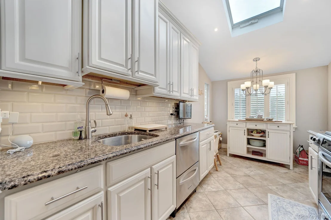 Photo of 2817 Riverside Drive