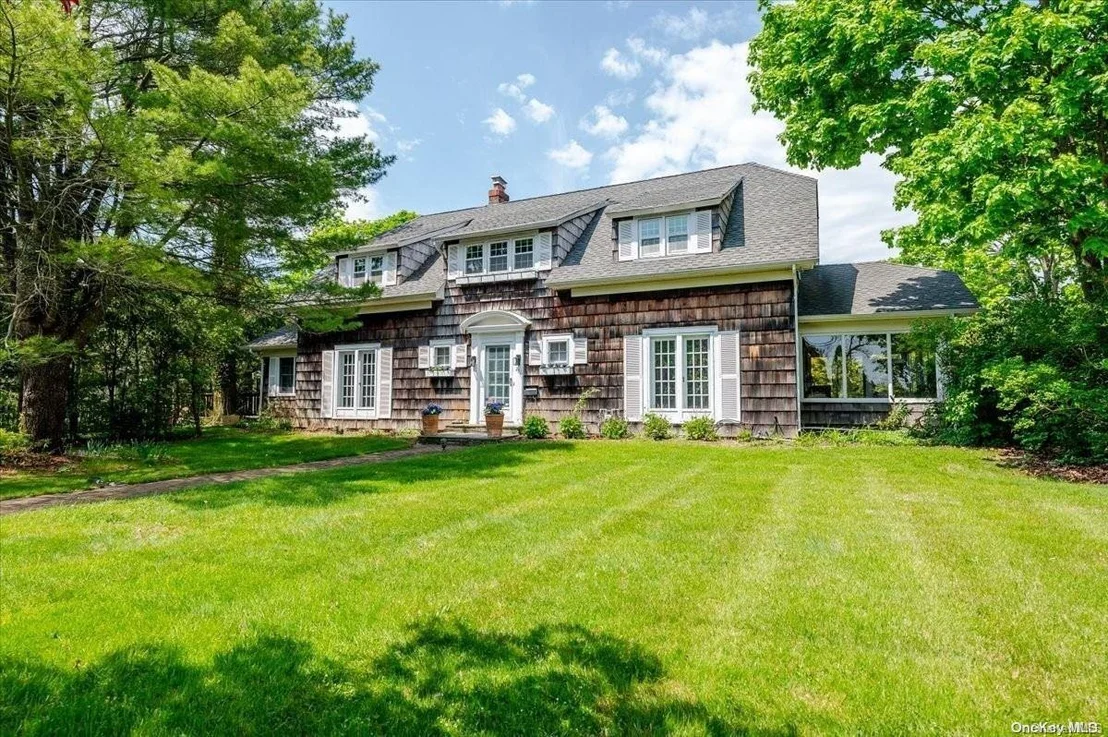 Photo of 238 Bay Avenue