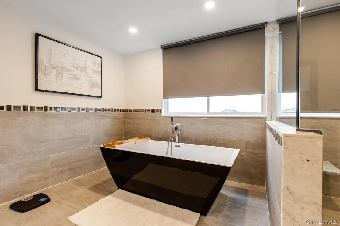 Photo of 200 Clocks Boulevard
