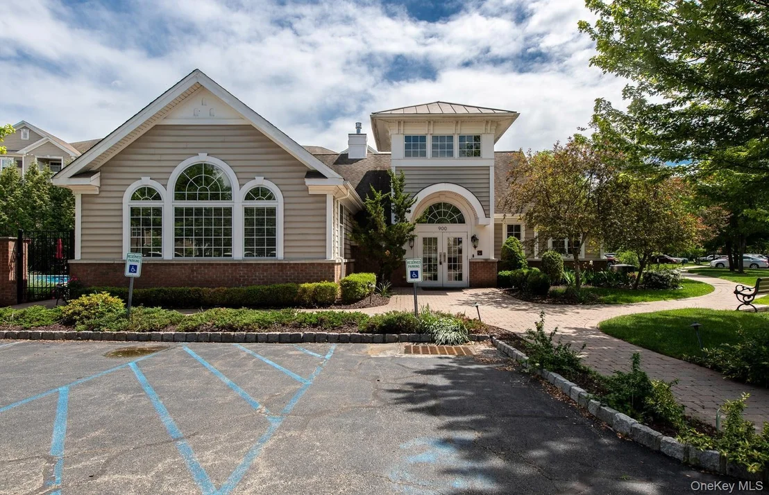 Photo of 835 Regency Drive