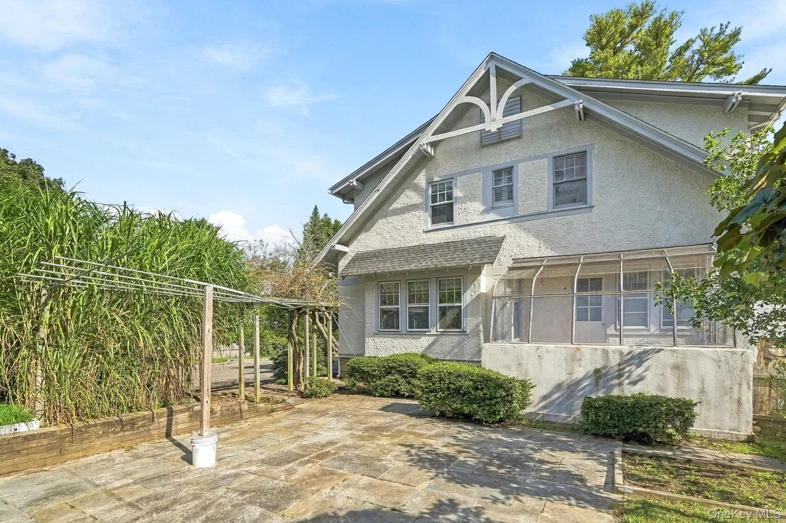 Photo of 1239 Post Road