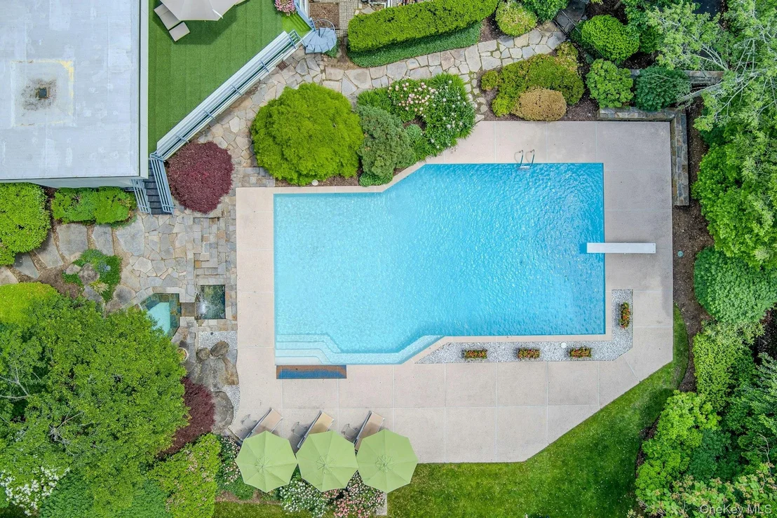 Photo of 10 Cypress Point Drive