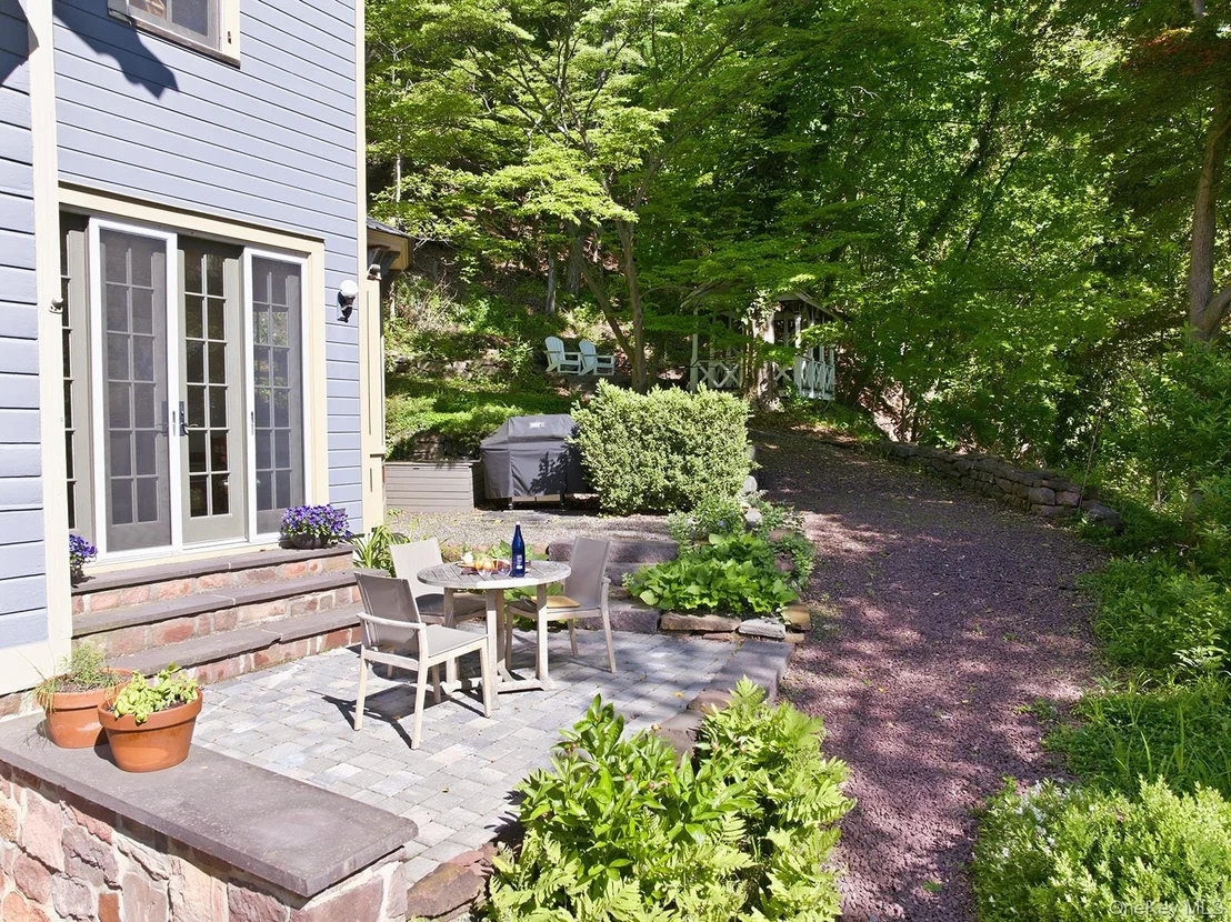 Photo of 215 River Road