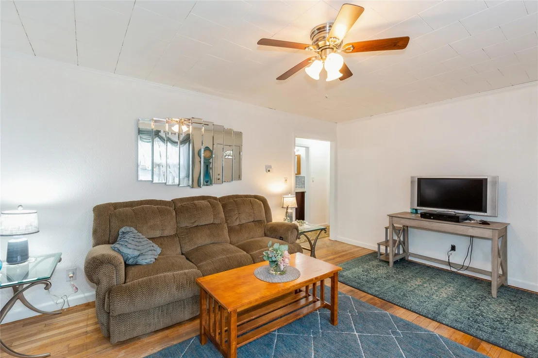 Photo of 97 Pine Neck Avenue