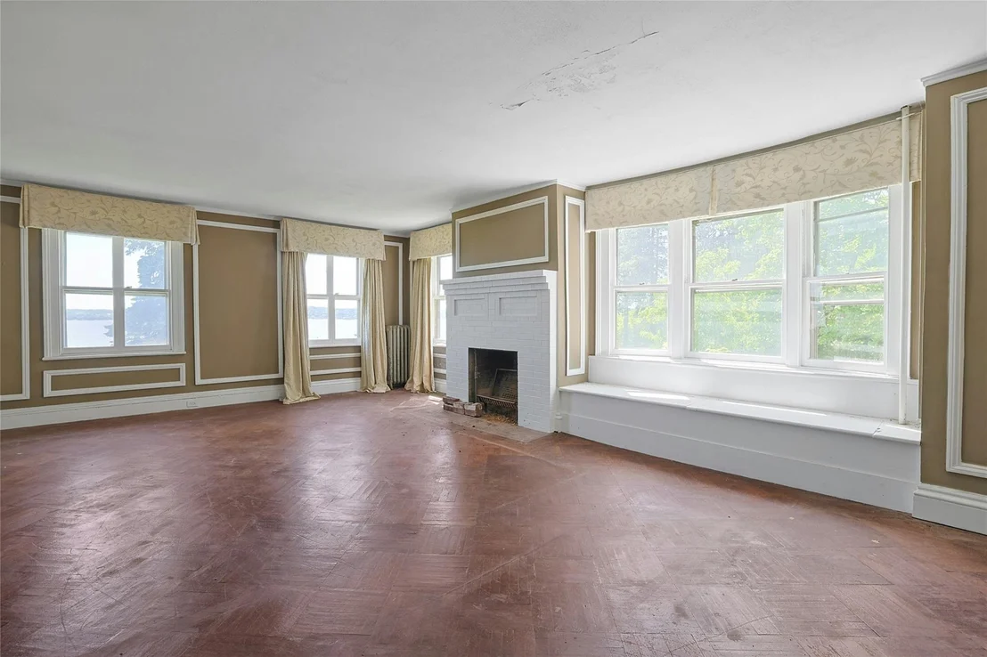 Photo of 225 River Road