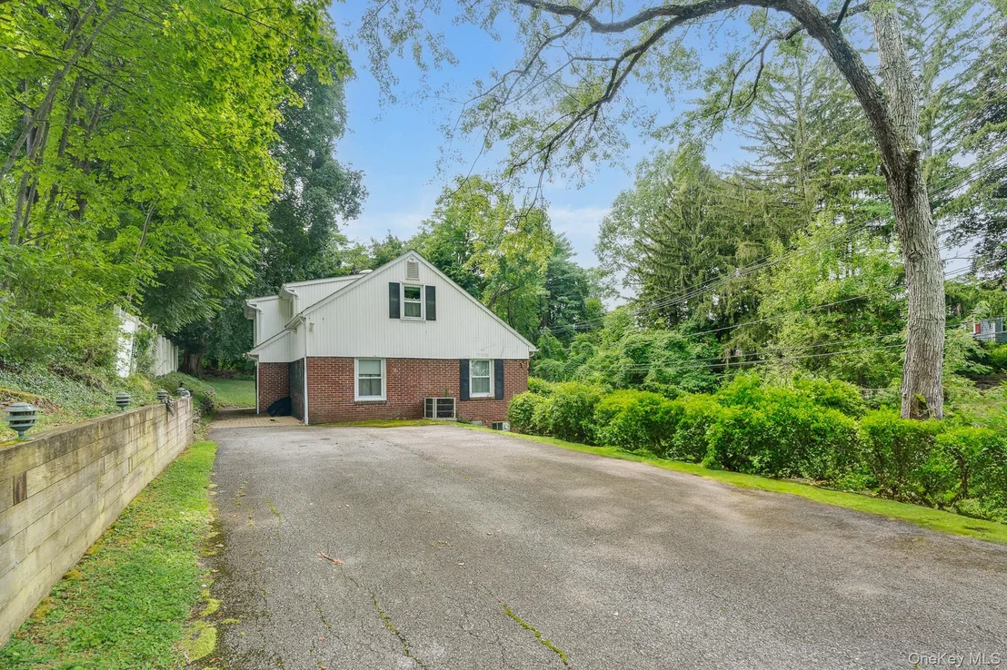 Photo of 14 Schoolhouse Lane