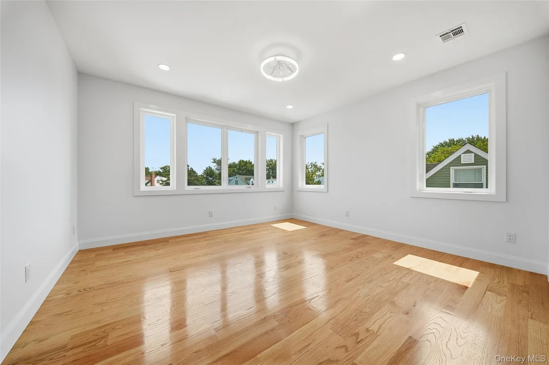 Photo of 387 Sherbourne Road
