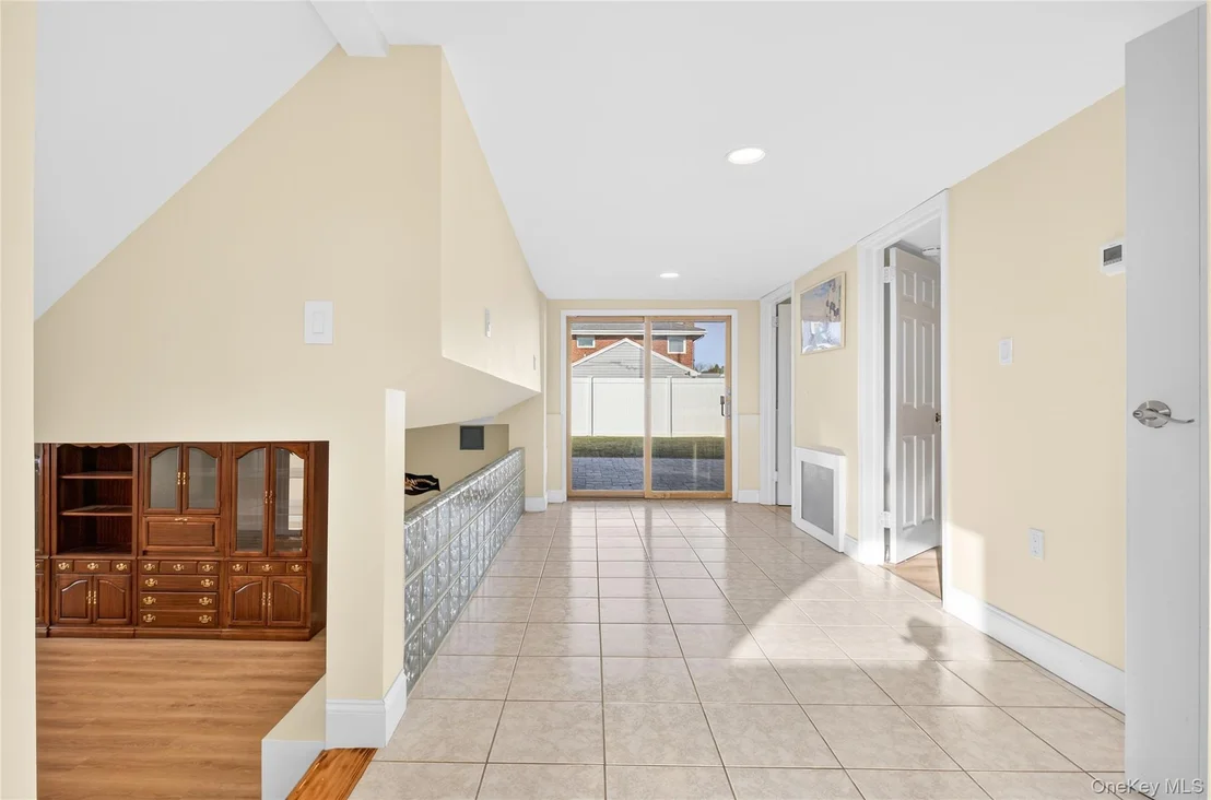Photo of 38 S Oaks Boulevard
