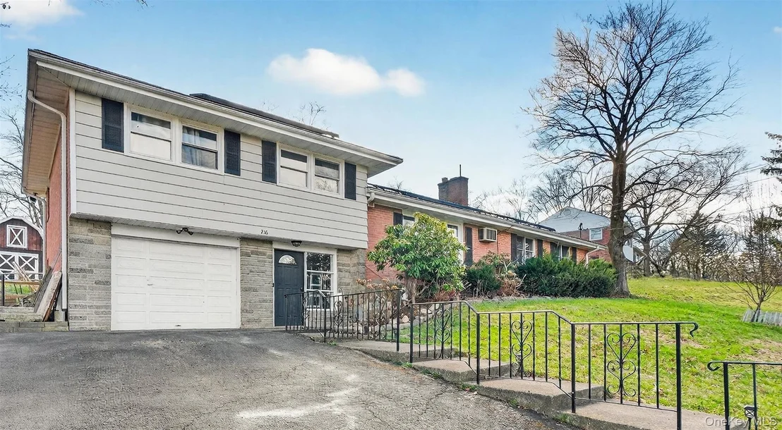 Photo of 216 Edgewood Drive N