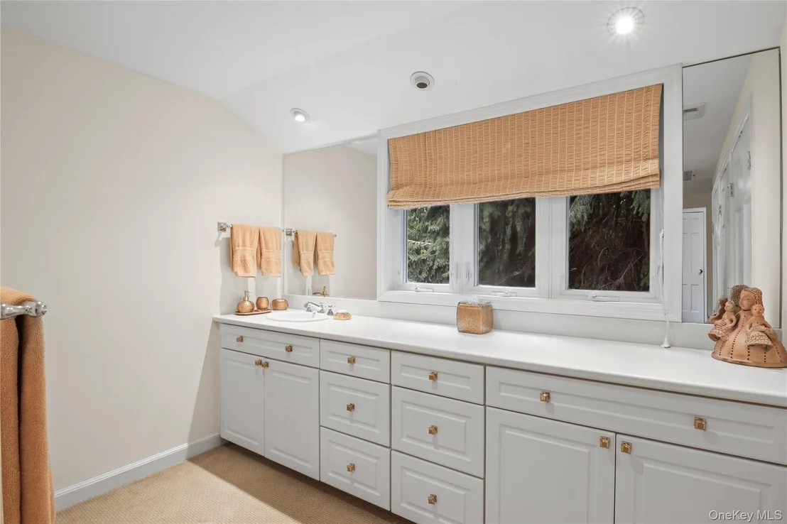 Photo of 1276 Ridge Road
