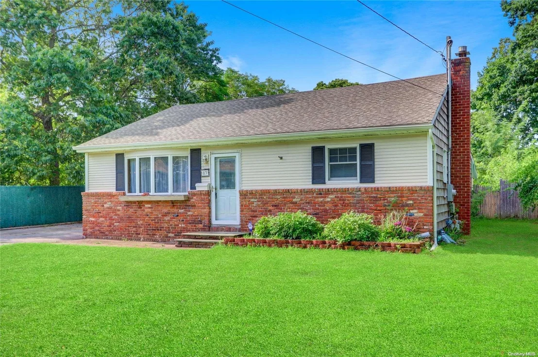 Photo of 83 Erlanger Boulevard