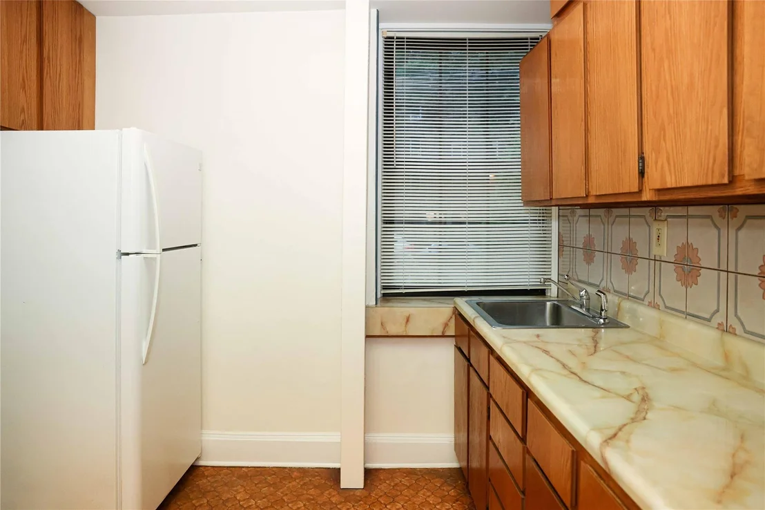 Photo of Unit 1A at 808 Bronx River Road