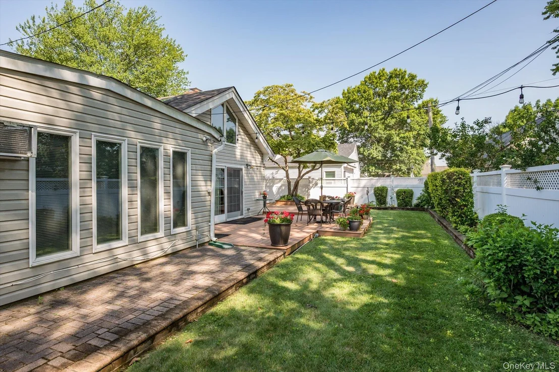 Photo of 685 Gardiners Avenue