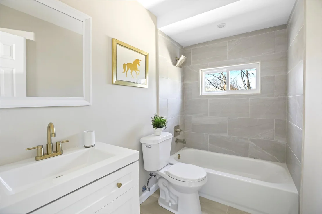 Photo of 1090 Meadowbrook Road