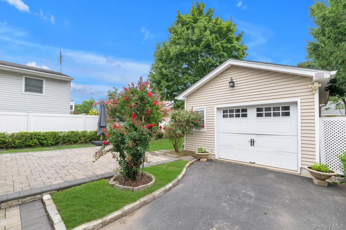 Photo of 21 Hampton Avenue