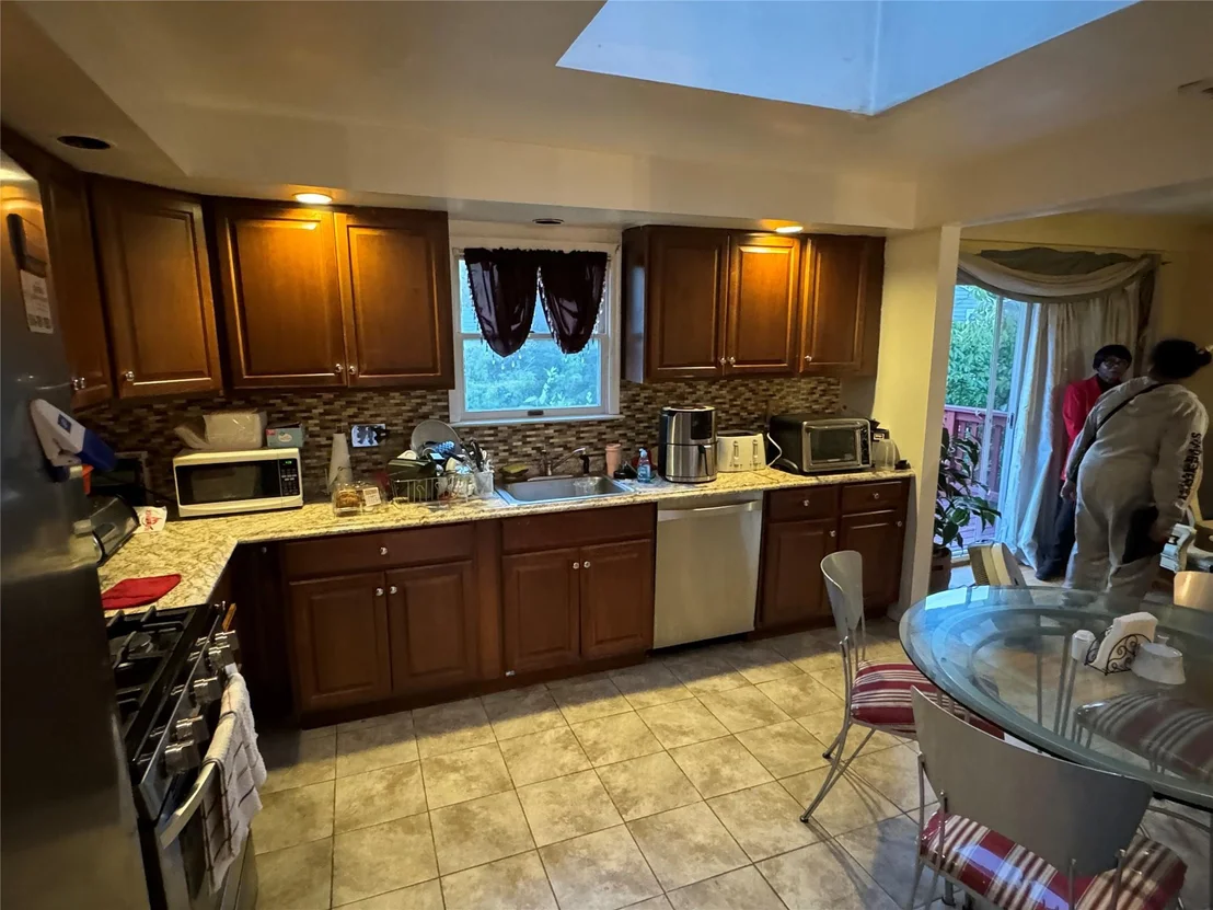 Photo of 1394 Forest Avenue
