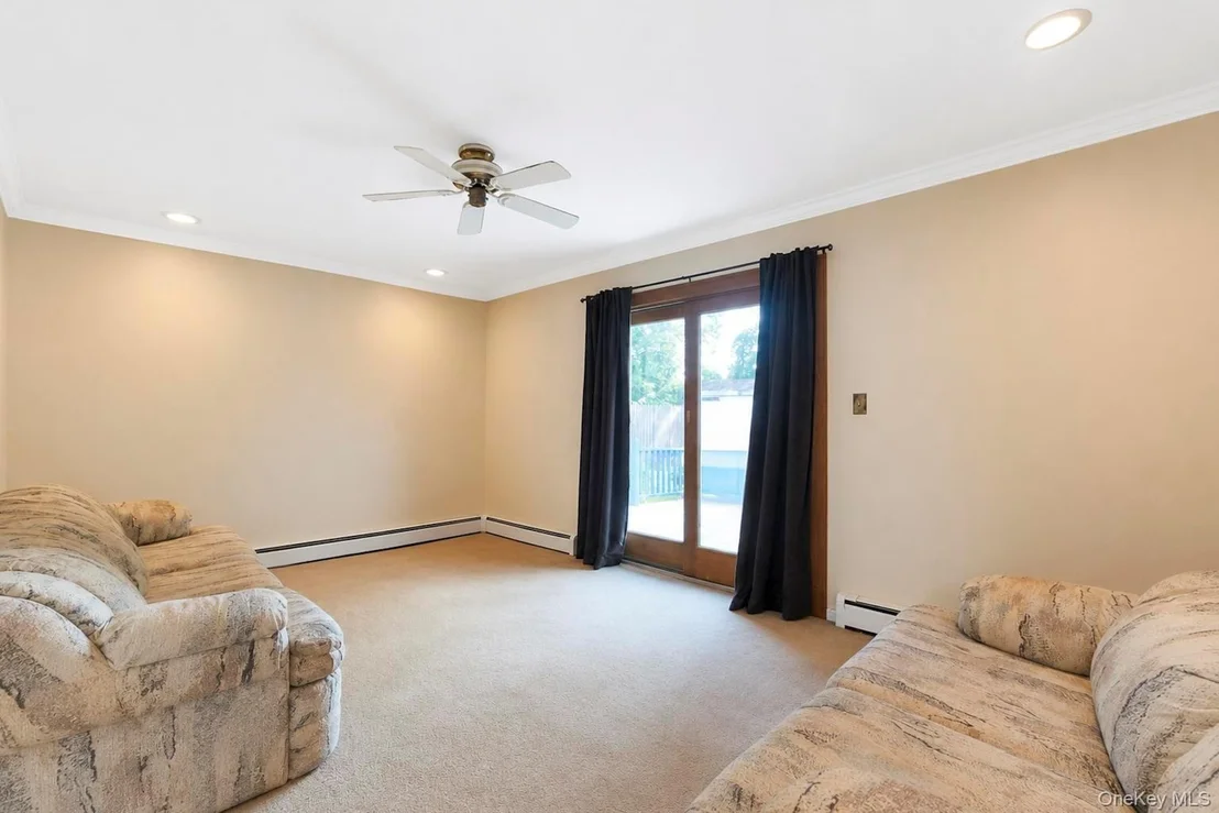 Photo of 117 Selden Boulevard