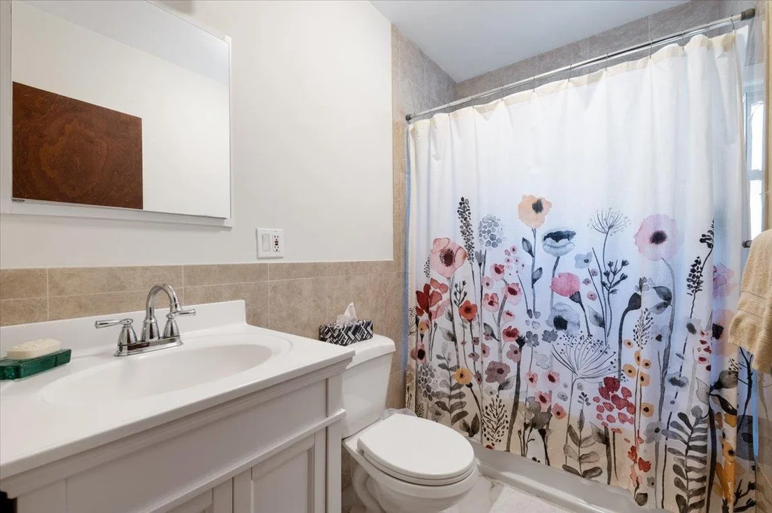 Photo of 808 De Mott Ave