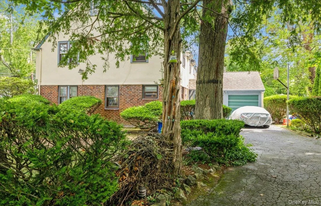 Photo of 187 Moore Avenue
