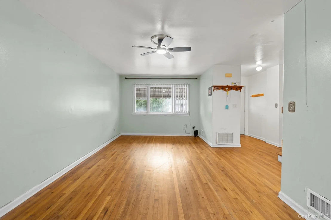 Photo of 160 Stephens Avenue
